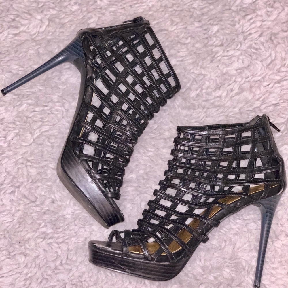 Shoedazzle Cage Shoe with 4” heel
